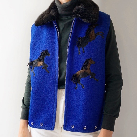 ‼️SOLD‼️ Vintage embroidered horses wool sweater vest with faux fur collar - Picture 2 of 9